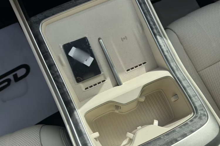 乐道L90 2025款 Max 六座版中控内饰7006