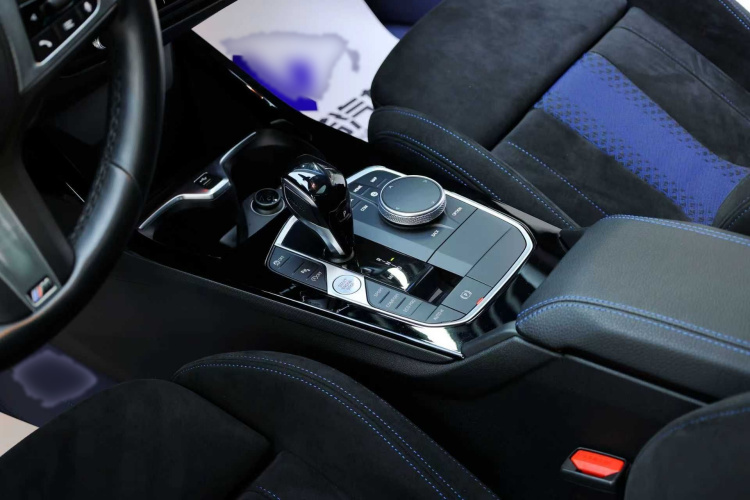 宝马2系(进口) 2021款 225i 四门轿跑车 M运动曜夜套装局部细节9001