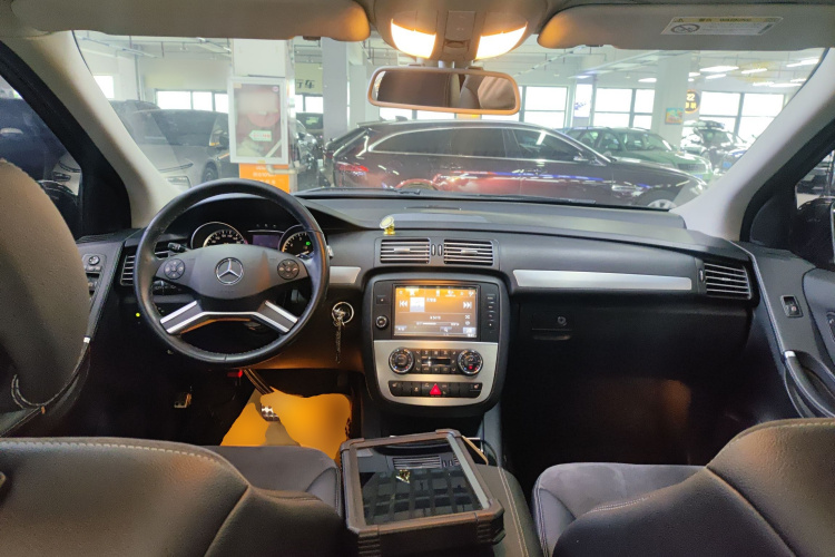奔驰R级 2014款 R 320 4MATIC 商务型中控内饰12