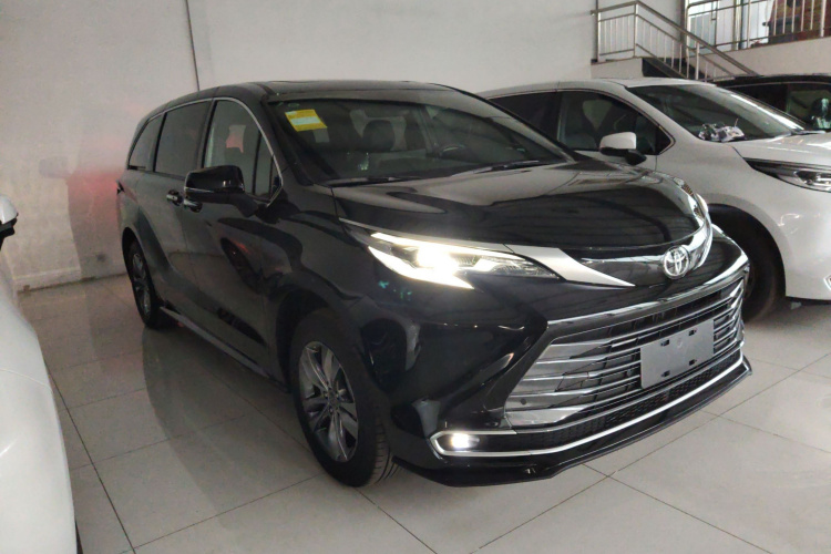 丰田 赛那SIENNA 2026款 2.5L 双擎四驱豪华版车身外观3