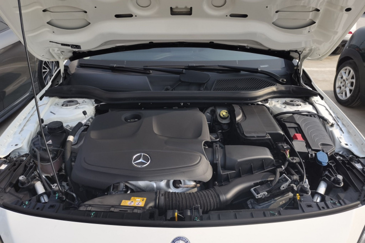 奔驰GLA 2018款 GLA 200 时尚型机舱底盘24