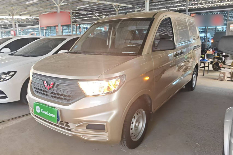 五菱汽车 五菱宏光V 2022款 1.5L劲取版封窗车电动助力LAR车身外观1