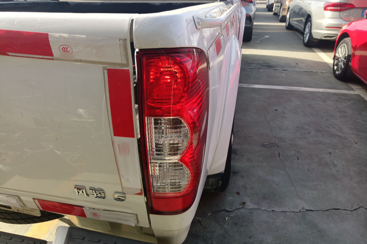 长城 风骏5 2017款 2.4L欧洲版汽油两驱进取型大双排4G69S4N车身外观6006