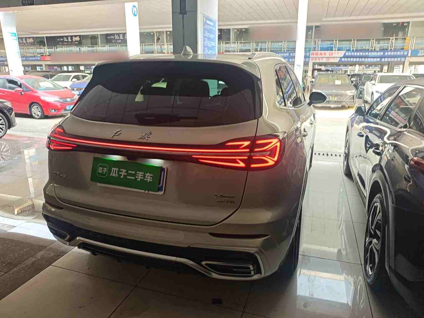 车辆右后45度外观展示