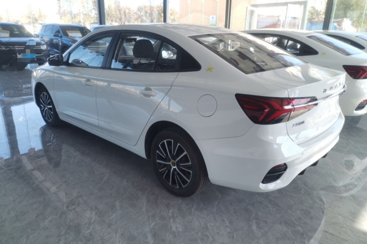 荣威i5 2021款 1.5L CVT铂金版车身外观4