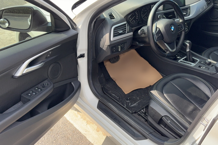 宝马1系 2017款 118i 时尚型中控内饰7001