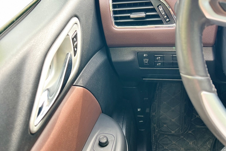 比速汽车 比速T5 2017款 1.5T 自动尊贵型中控内饰7013