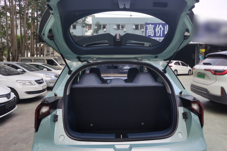 吉利几何E萤火虫 2023款 401KM 玲珑虎 5座机舱底盘23