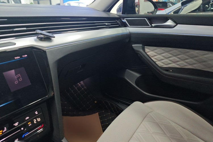 大众 迈腾 2023款 200万辆纪念版 330TSI DSG豪华型局部细节9003