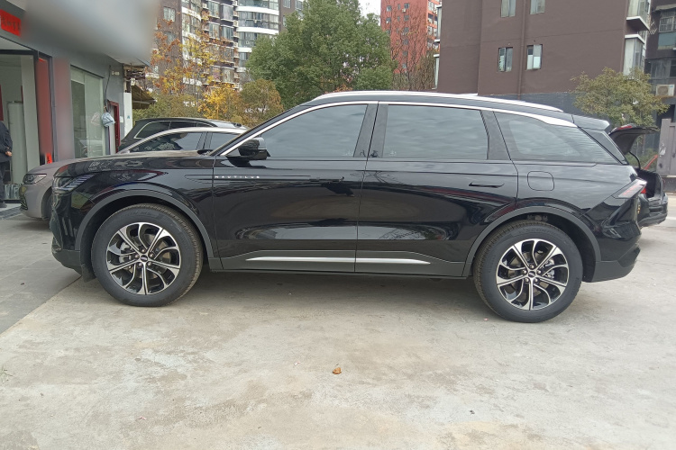 林肯 航海家 2026款 2.0T 四驱尊逸版车身外观4