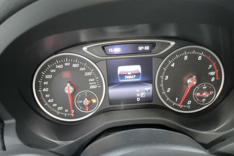 奔驰A级(进口) 2018款 A 200 动感型局部细节14