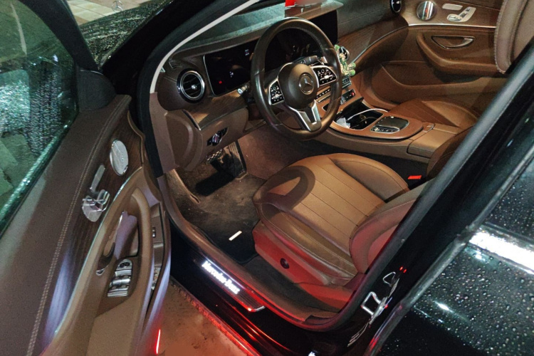 奔驰E级 2020款 E 300 L 豪华型中控内饰20