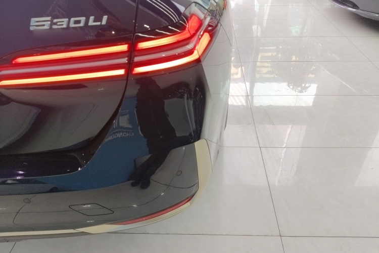 宝马5系 2024款 530Li 尊享型 豪华套装车身外观6006