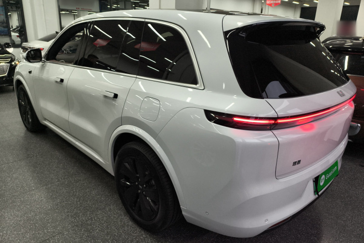 理想汽车 理想L8 2025款 Pro 智能焕新版车身外观4