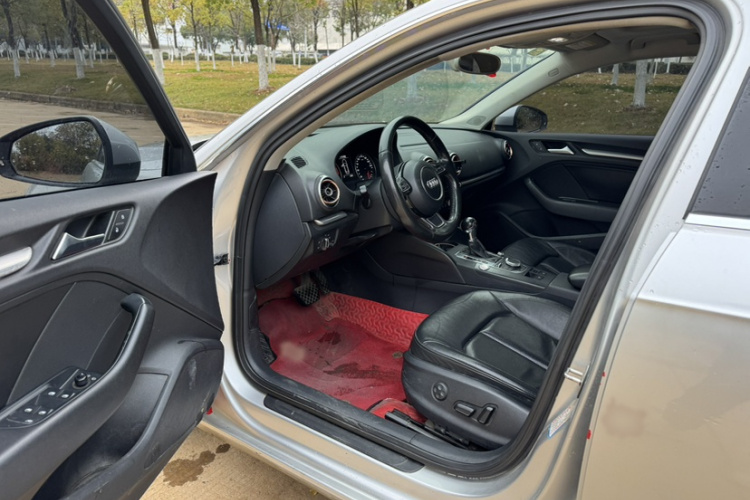奥迪A3 2014款 Sportback 35 TFSI 自动舒适型中控内饰7003
