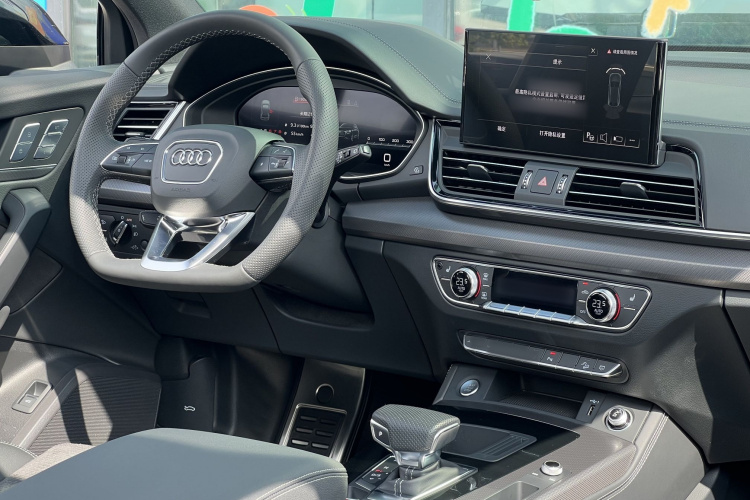 奥迪Q5L Sportback 2024款 40 TFSI 豪华型中控内饰7002