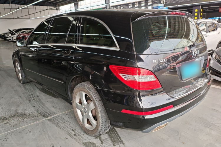 奔驰R级 2015款 R 320 4MATIC 豪华型车身外观4