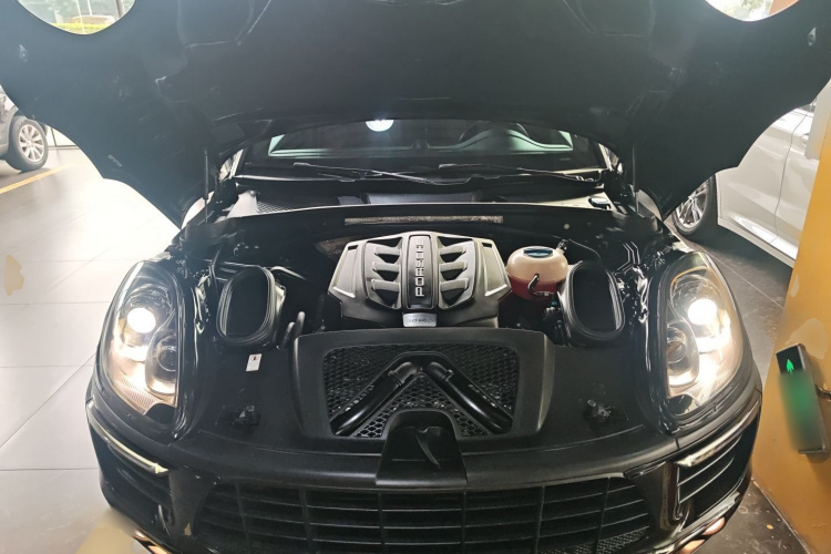 保时捷 2017款  Macan S 3.0T机舱底盘24