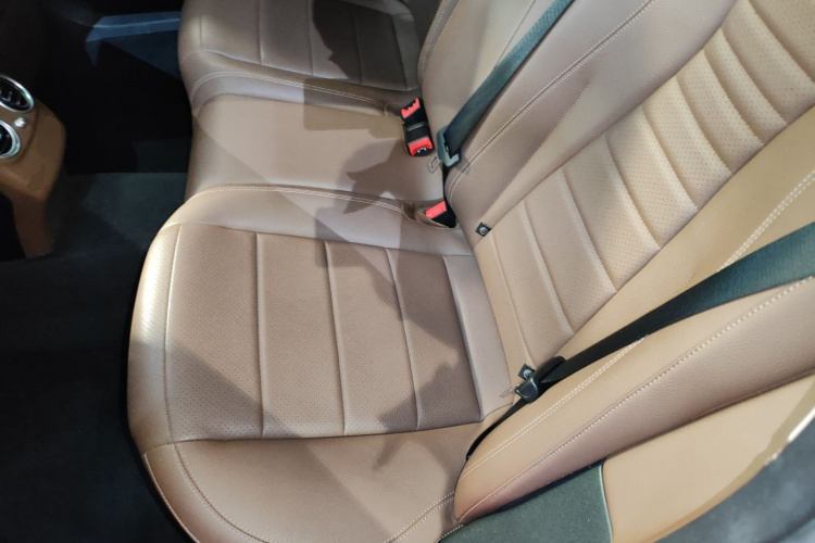 奔驰E级 2020款 改款 E 300 L 运动时尚型中控内饰21