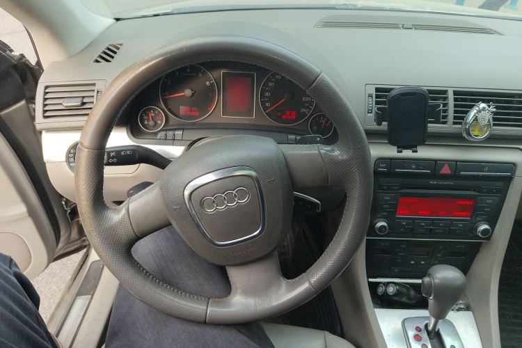 奥迪A4 2008款 1.8T 自动舒适型中控内饰13