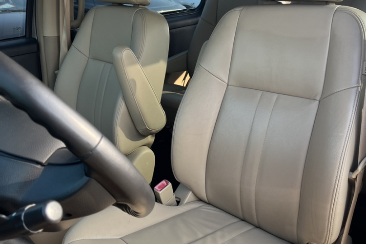 别克GL8 2014款 2.4L 行政版局部细节19