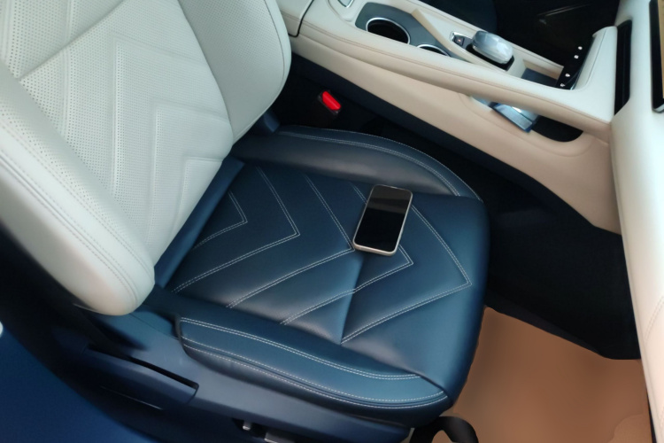 极氪001 2023款 WE版 86kWh局部细节41