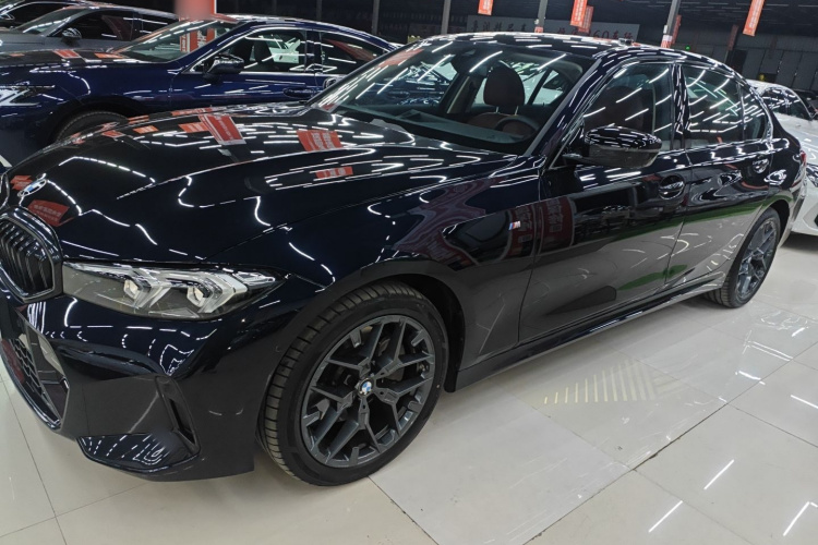 宝马3系 2025款 330Li M运动曜夜套装车身外观6003