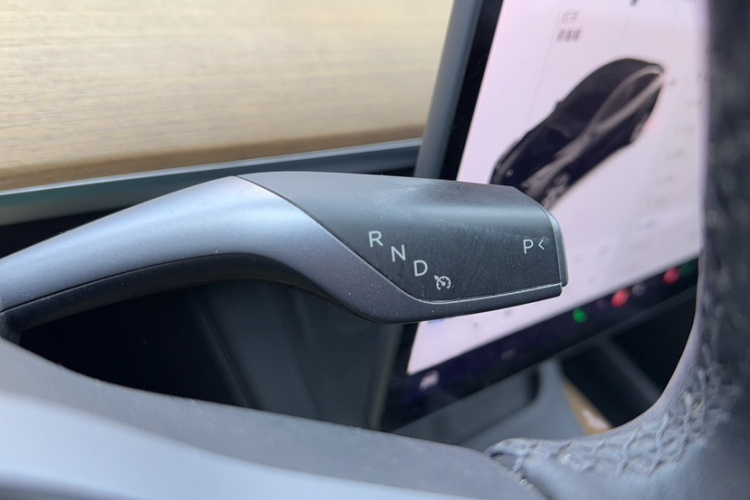 特斯拉 Model Y 2021款 标准续航后驱版局部细节18