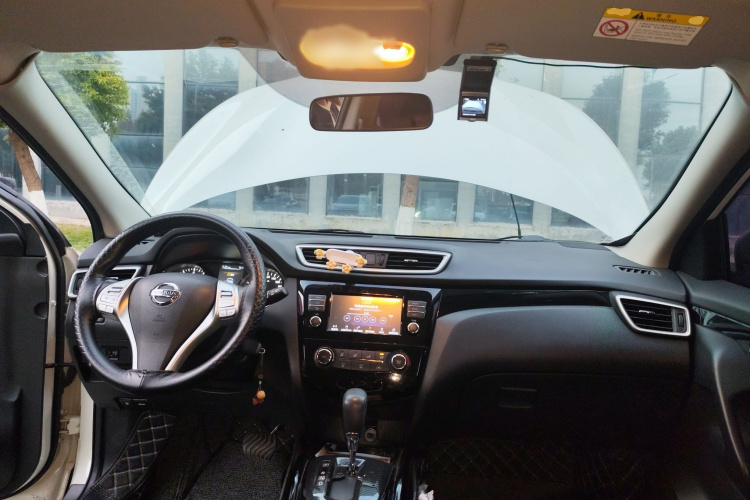 日产 逍客 2016款 2.0L CVT精英版中控内饰7002