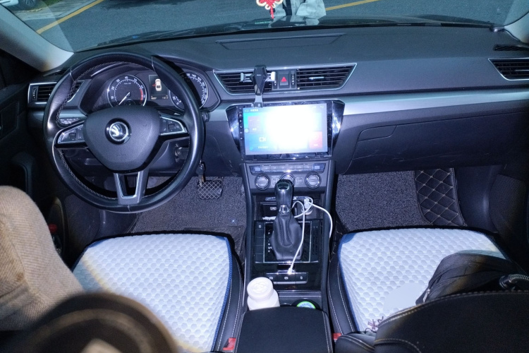 斯柯达 速派 2016款 TSI330 DSG创行版中控内饰12