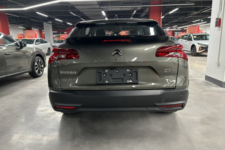 雪铁龙 凡尔赛C5 X 2025款 1.6T 海外版车身外观6004