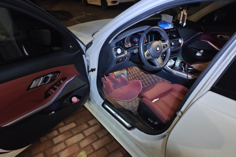 宝马3系 2022款 改款 325i M运动曜夜套装中控内饰20