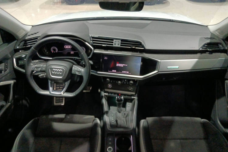 奥迪Q3 2022款 40 TFSI 时尚动感型中控内饰7002