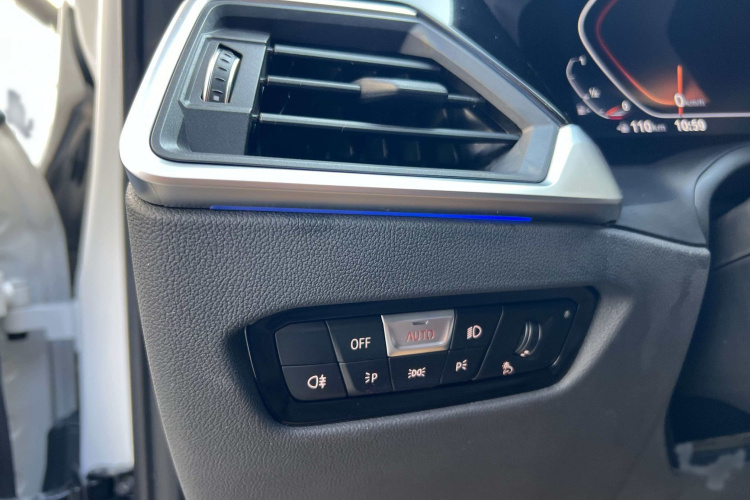 宝马3系 2020款 325i M运动套装局部细节9004