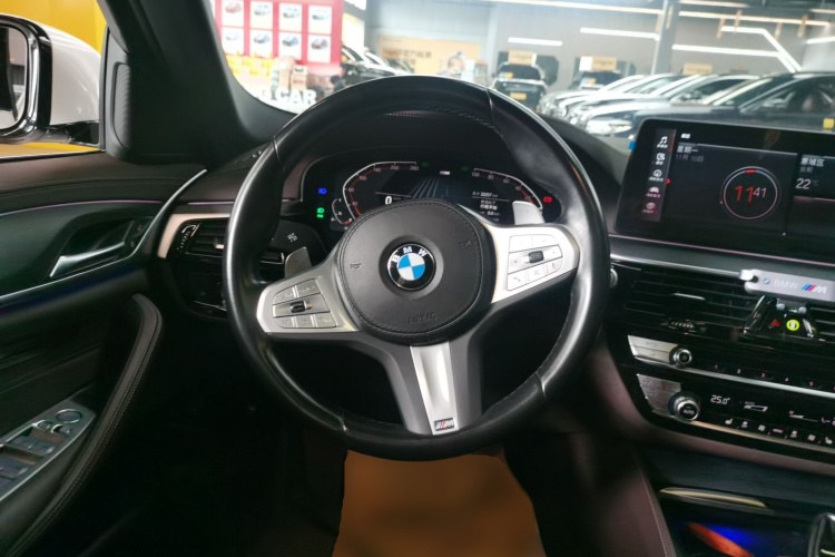 宝马5系 2023款 530Li 领先型 M运动套装中控内饰13