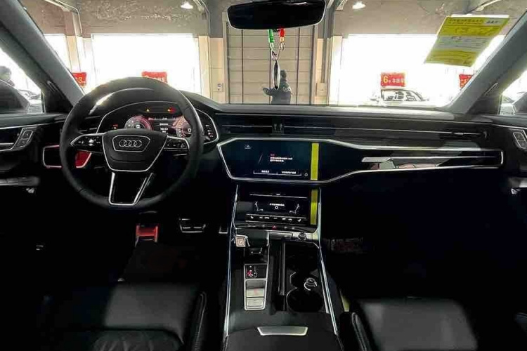 奥迪A6L 2025款 改款 45 TFSI quattro 臻选动感型中控内饰7001
