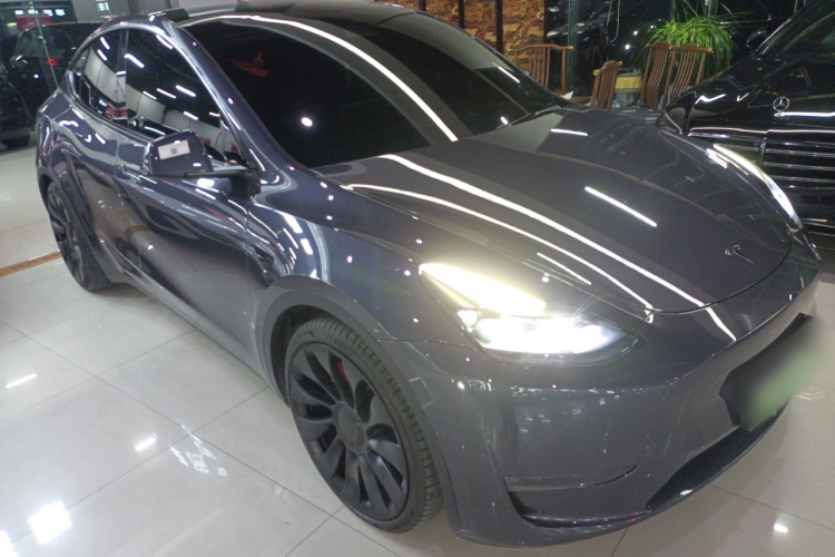 特斯拉 Model Y 2022款 Performance高性能全轮驱动版车身外观3