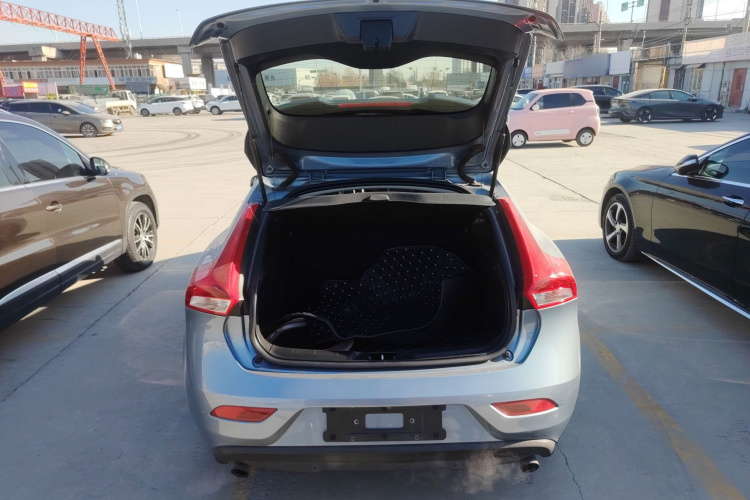 沃尔沃V40 2018款 T3 智逸版机舱底盘23