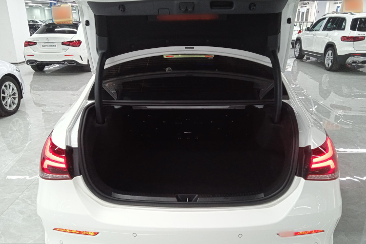 奔驰A级 2022款 改款三 A 200 L 运动轿车时尚型机舱底盘23