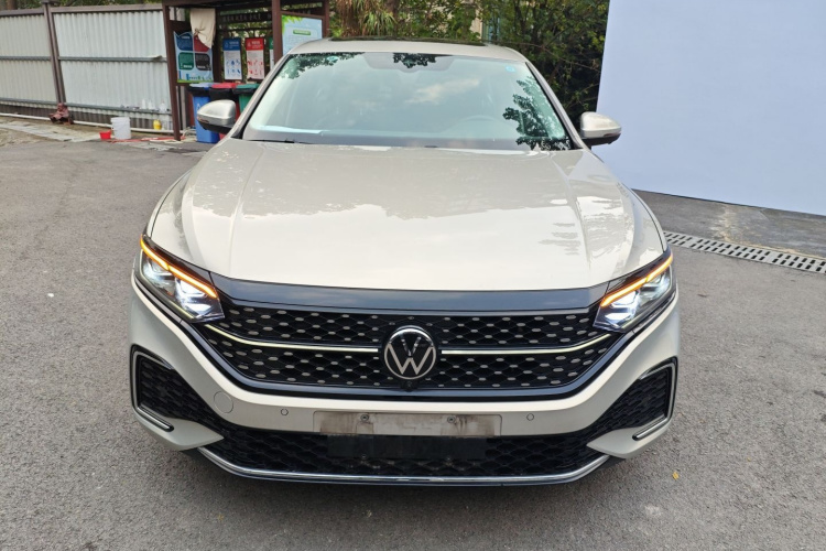 大众 帕萨特 2022款 330TSI 星空尊贵版车身外观2