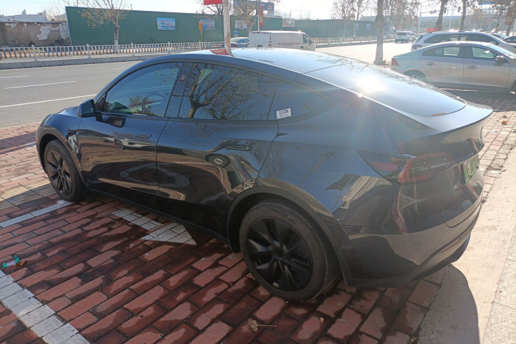 特斯拉 Model Y 2024款 后轮驱动版车身外观4