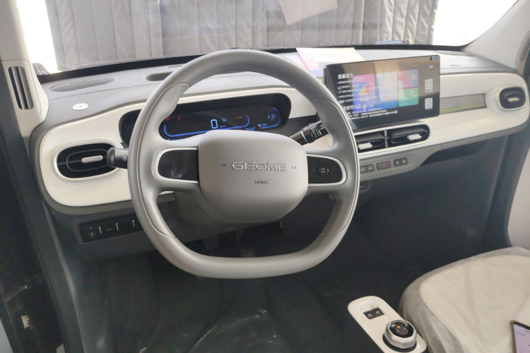 吉利银河 2025款 210km 熊猫卡丁中控内饰13