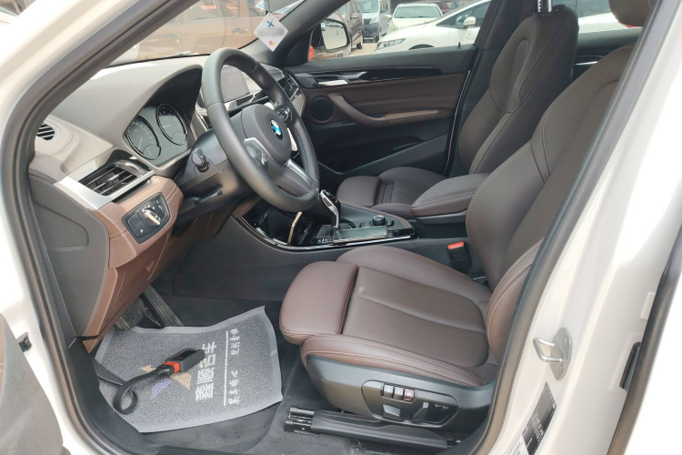 宝马X2 2020款 sDrive25i 领先型M越野套装中控内饰19