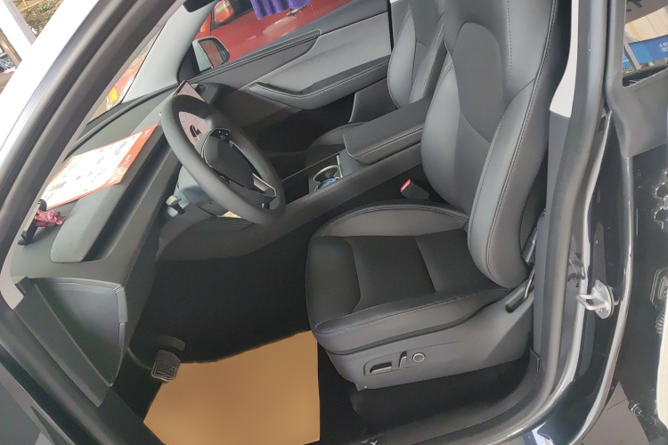 特斯拉 Model Y 2025款 后轮驱动版局部细节19