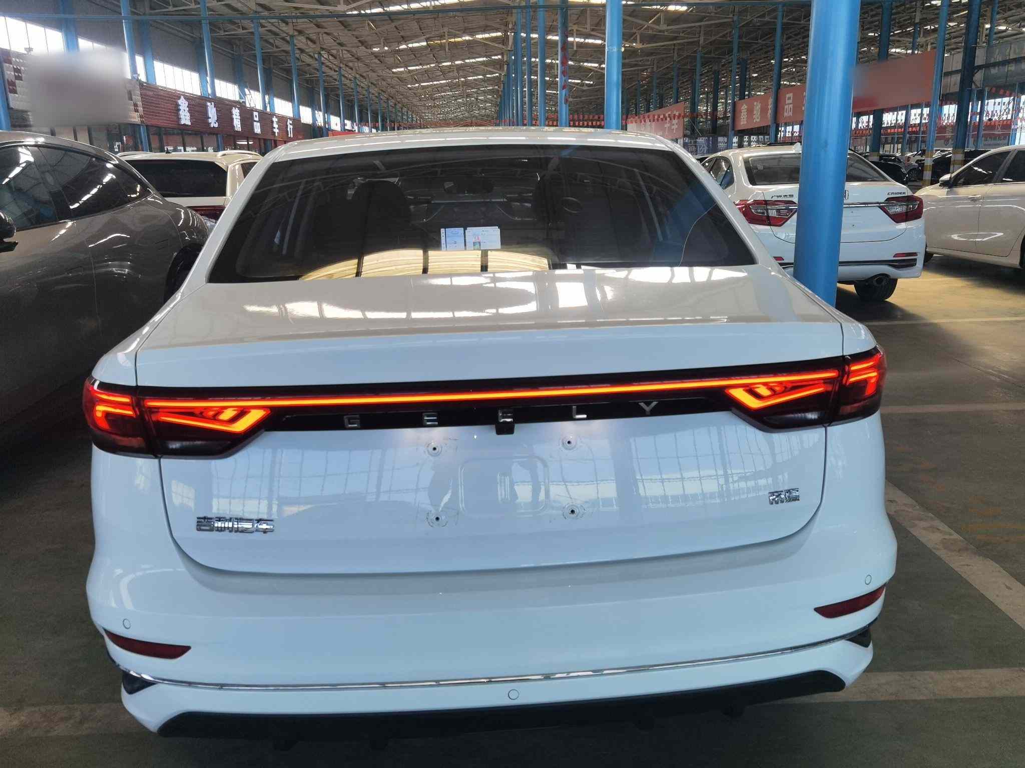 吉利汽车 帝豪 2025款 第4代 1.5L CVT尊贵型(3)