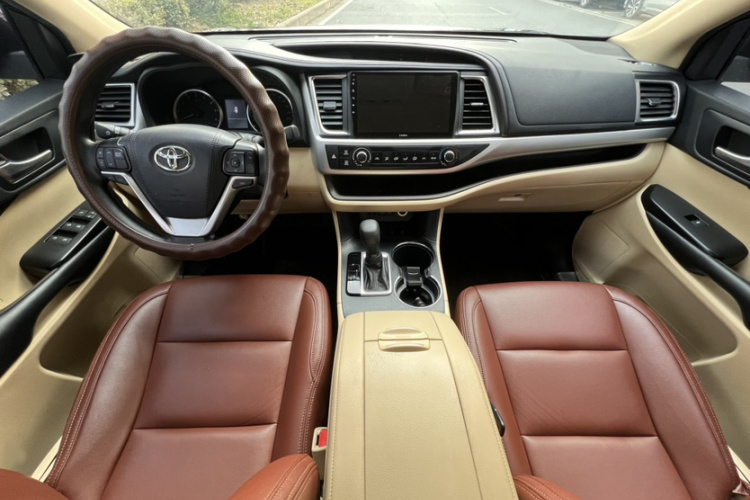 丰田 汉兰达 2018款 2.0T 四驱精英版 7座 国VI局部细节9007