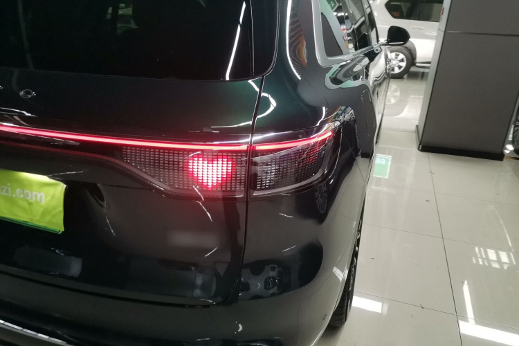 鸿蒙智行 问界M8 2025款 增程 Ultra版 53.4kWh 6座版车身外观6001