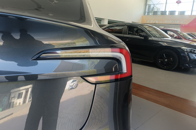 特斯拉 Model 3 2023款 后轮驱动版车身外观6006