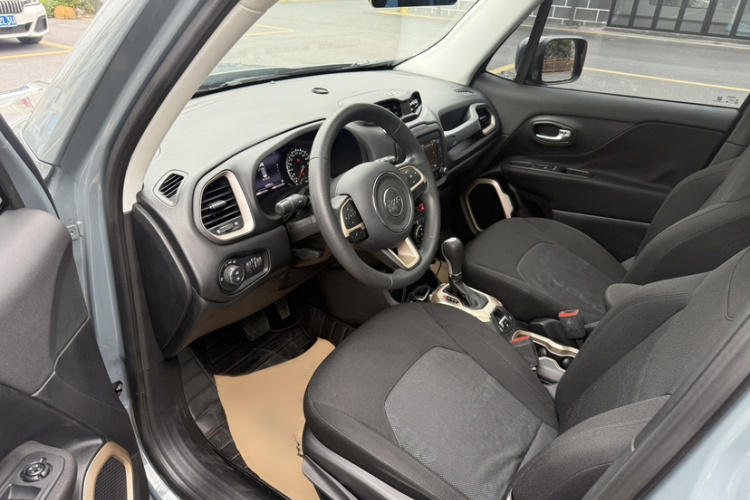 Jeep 自由侠 2016款 1.4T 自动劲能版+局部细节19