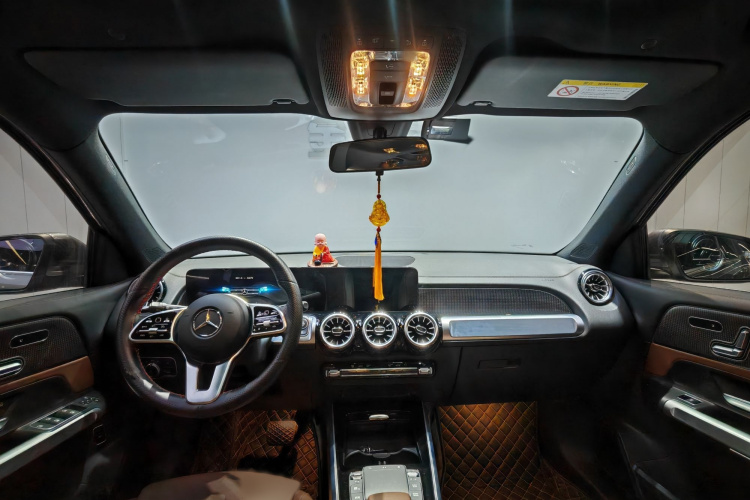 奔驰GLB 2022款 GLB 200 时尚型中控内饰7003